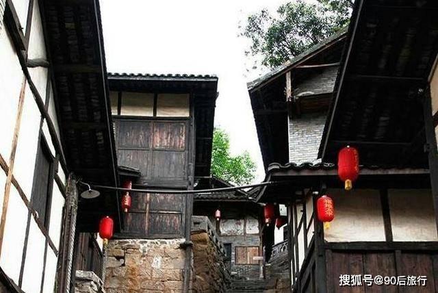 逃出诡异古宅